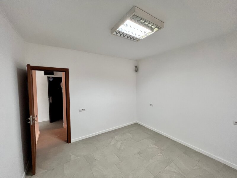 Aviatiei/ Nicolae Caramfil, spatiu de inchiriat, parcare, centrala termica